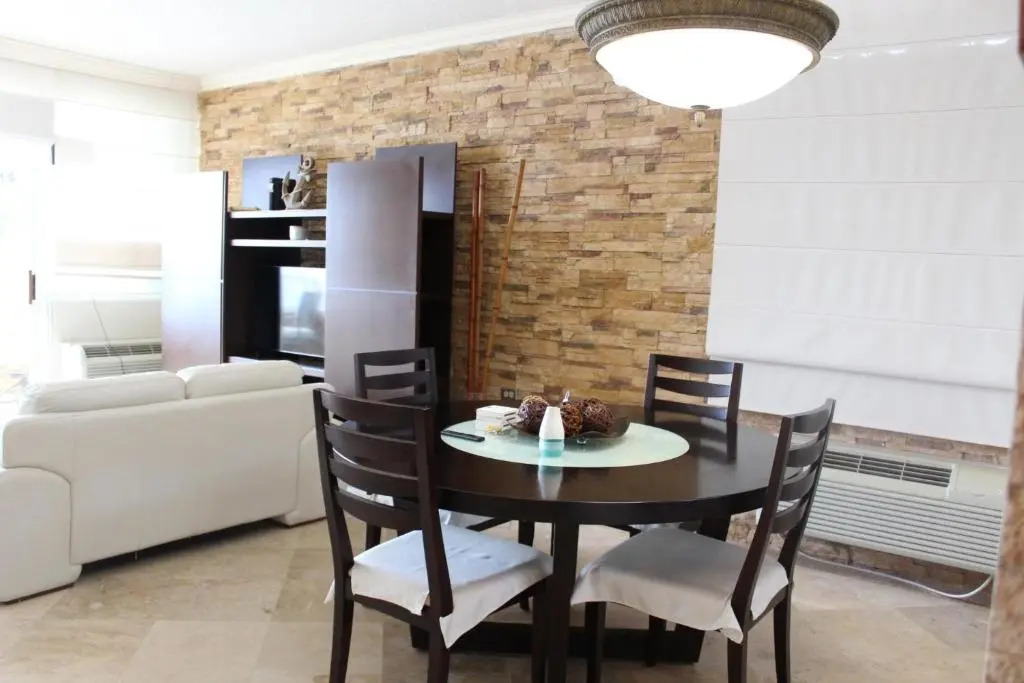 Beachfront 2 bdr apt with beautiful views