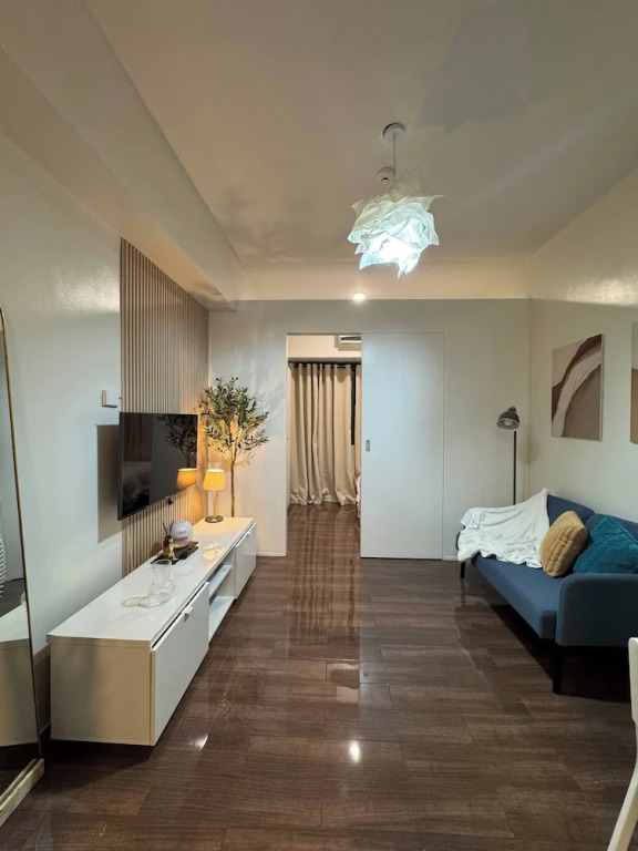 Entire Room in Makati Center With Fast Wifi