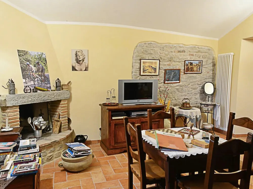 Country Cottage in Marche with Swimming Pool