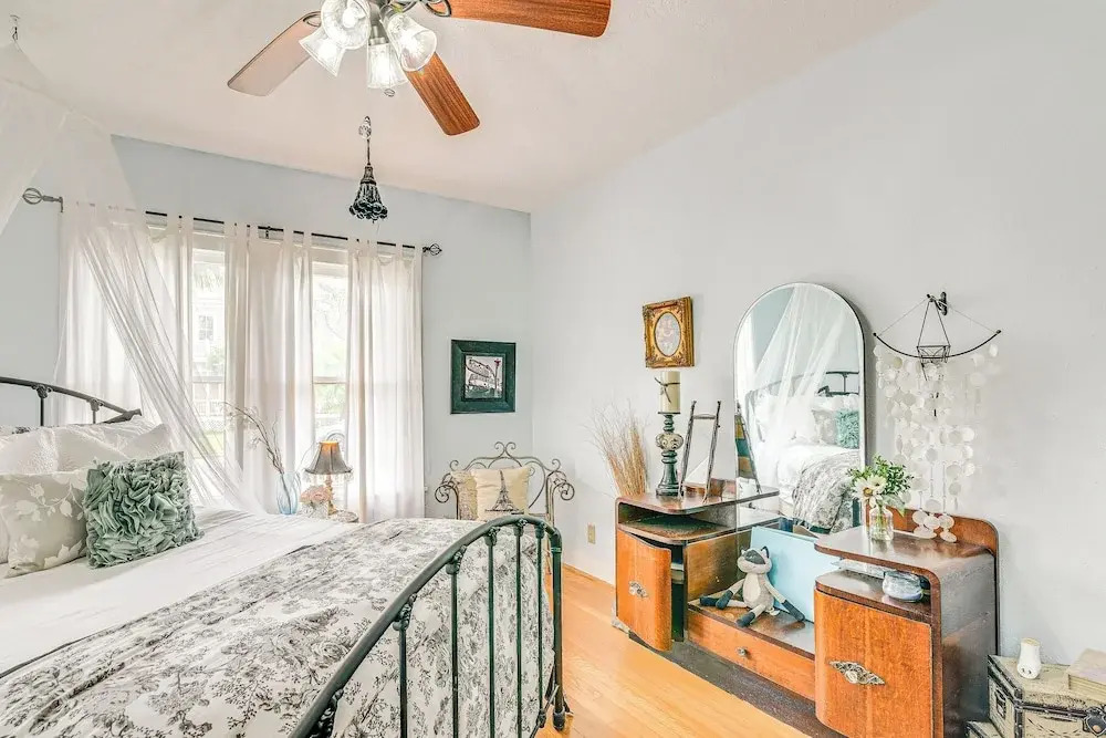 1/2 Mi to Beach! Pet-Friendly Dtwn Galveston Home