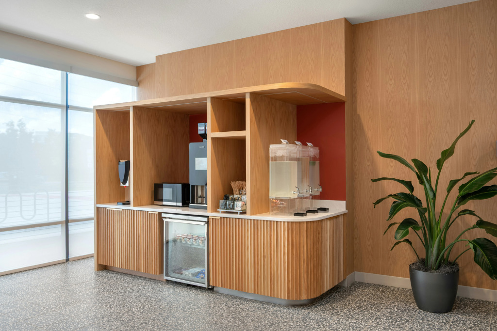 avid hotels - Orlando International Airport by IHG