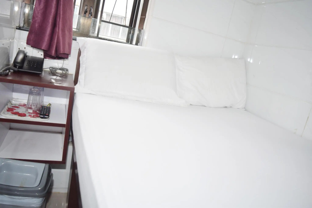Pay-Less Guesthouse
