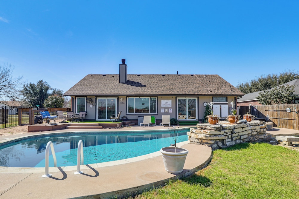 Hot Tub, Pool, & Fire Pit: Gorgeous Hutto Home