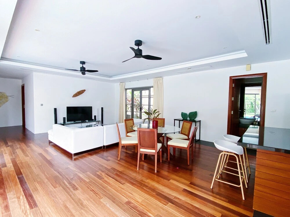 Luxe 2br Pool Villa walk to Bangtao Beach
