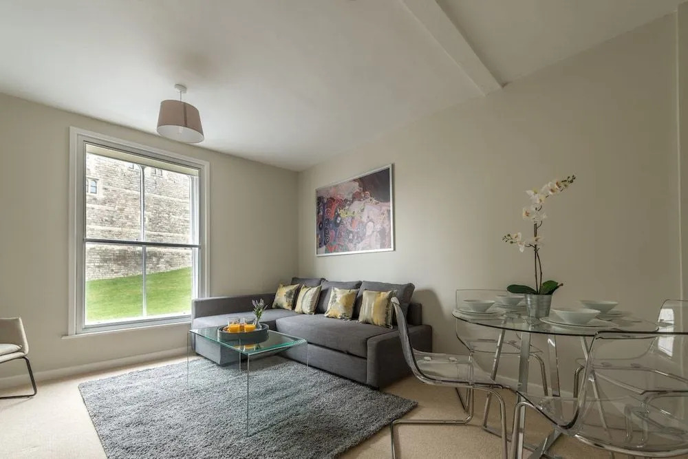 Central Apartment Facing Windsor Castle