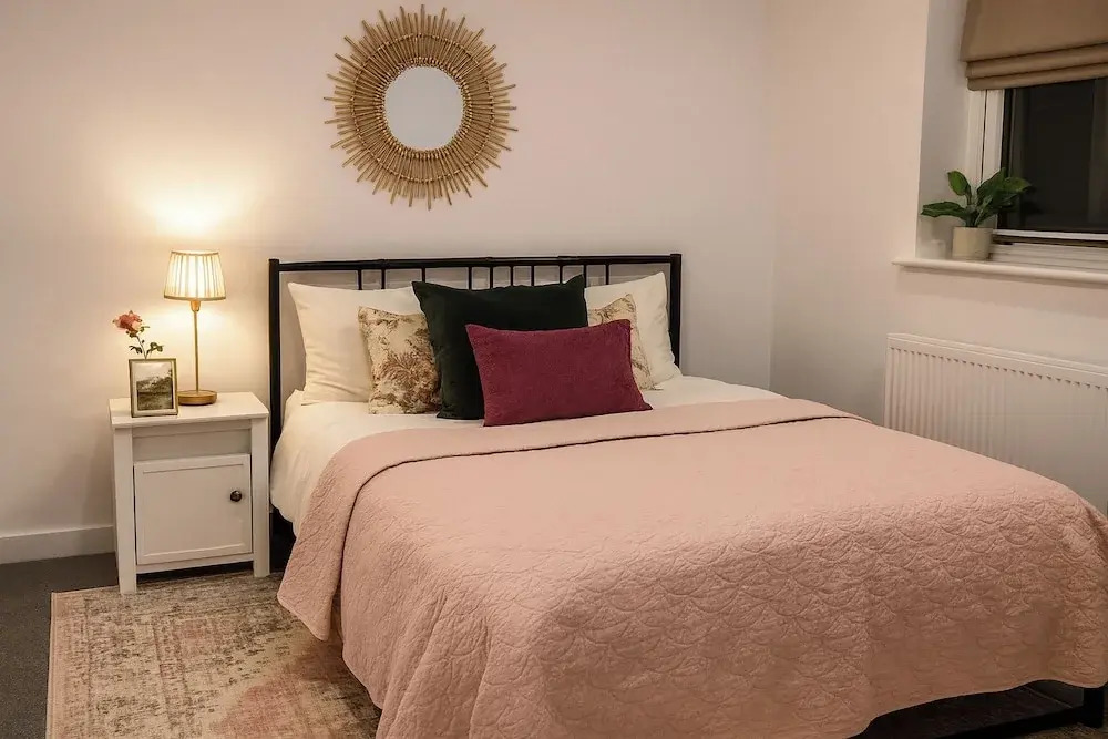 Near Stadium - Free Parking - Sleeps 4