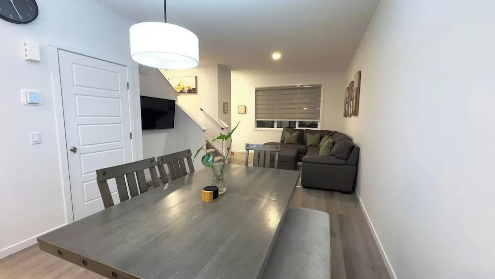 3BR Family House in NE Edmonton