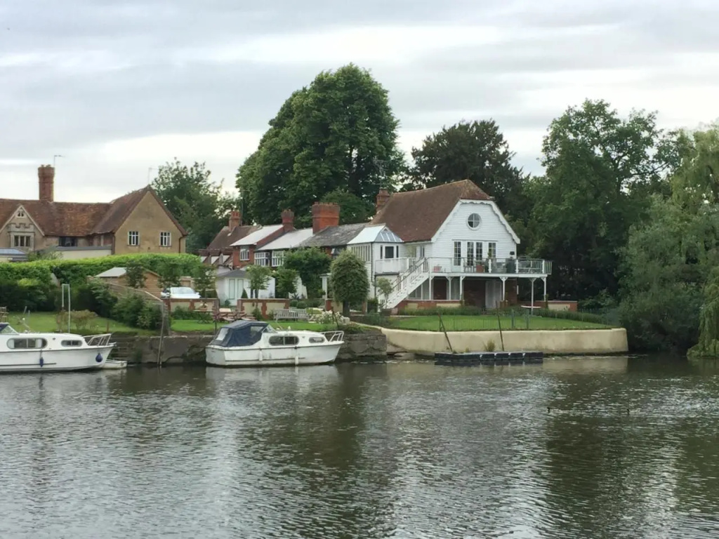 Thames Edge Rooms