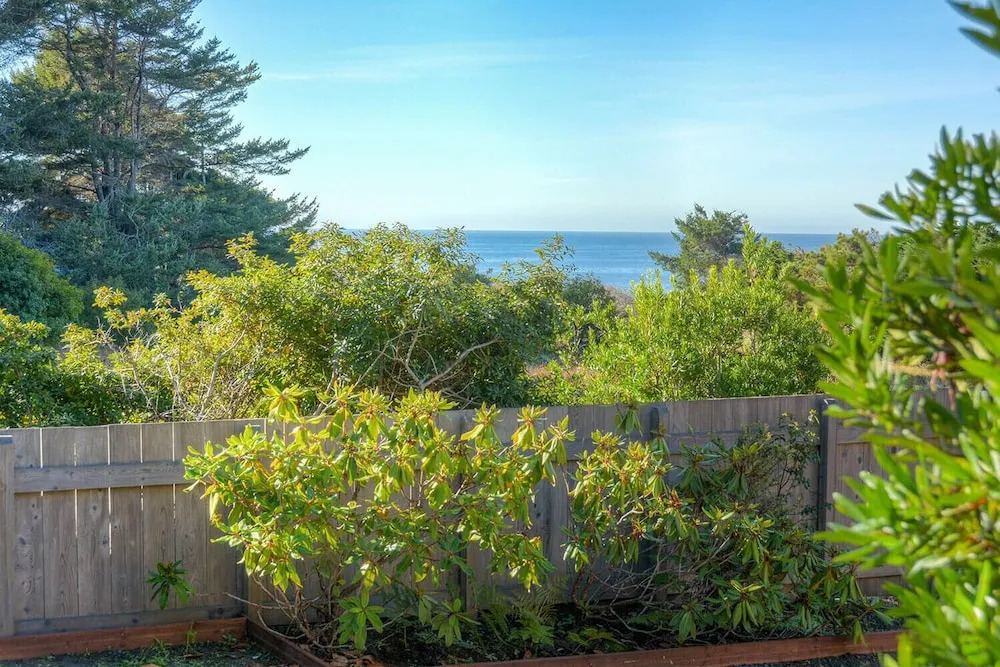 Pacific Splendor Private Hot Tub w/ Views!