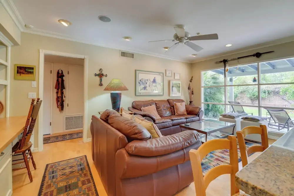 Pool & Outdoor Kitchen: Home 10 Mi to Dtwn Phoenix