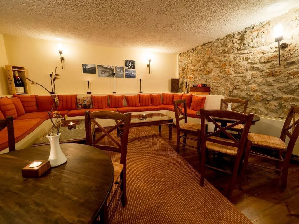 Erochos Suites Hotel