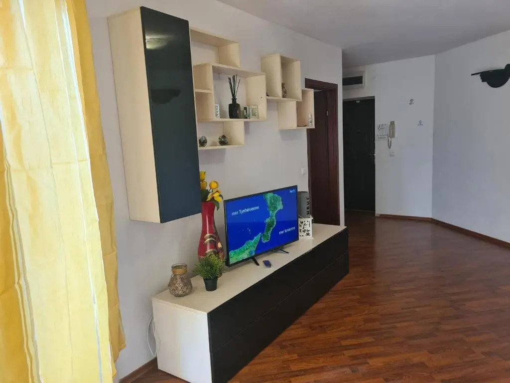 Luxury Mall Apartment 9