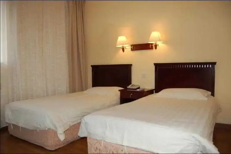 Shanghai Lakeside Holiday Inn Hotel