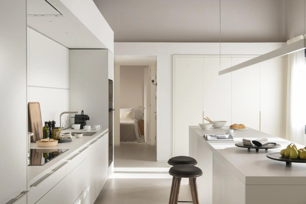 Premium apartment in El Gótico with 3 bedrooms and 3 bathrooms, two of them en suite.