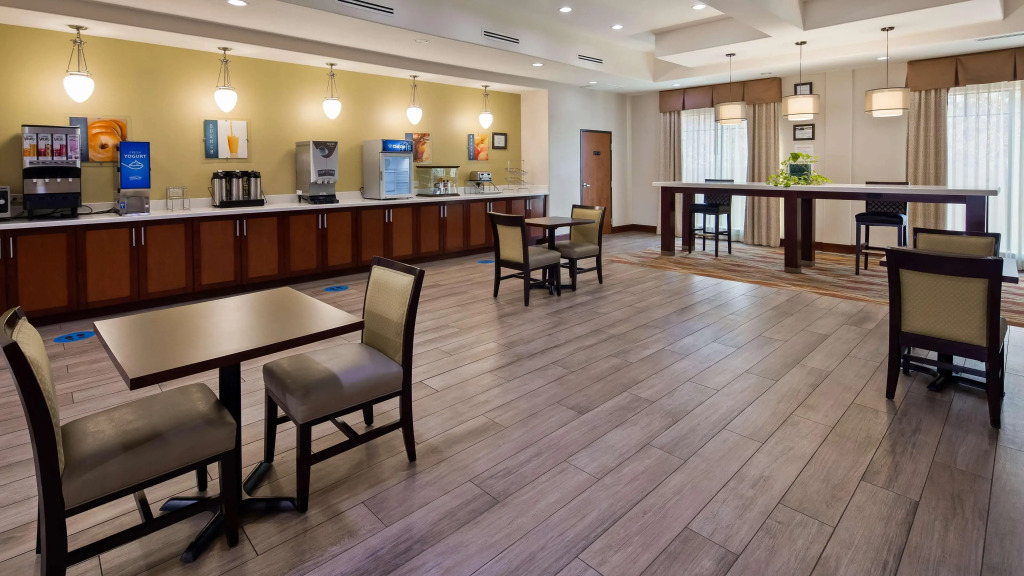 City Express by Marriott Spring