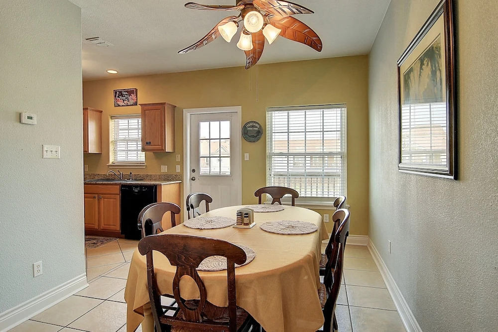 Her Happy Place - 3 Br Townhouse