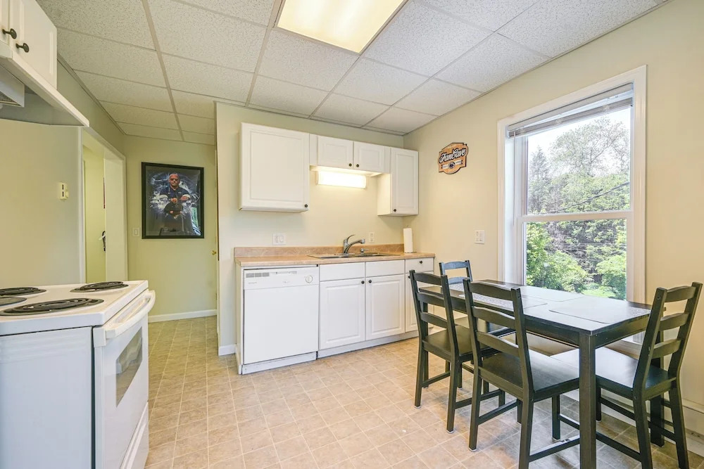 State College Apartment: Walk to Beaver Stadium