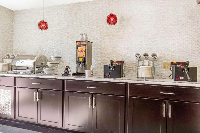 Comfort Inn & Suites Airport