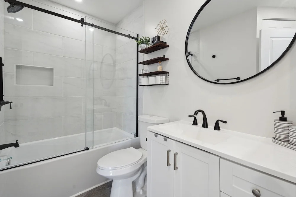 Tranquil Pet Friendly Retreat 3 Bedroom Residence by Estephanie Valdez