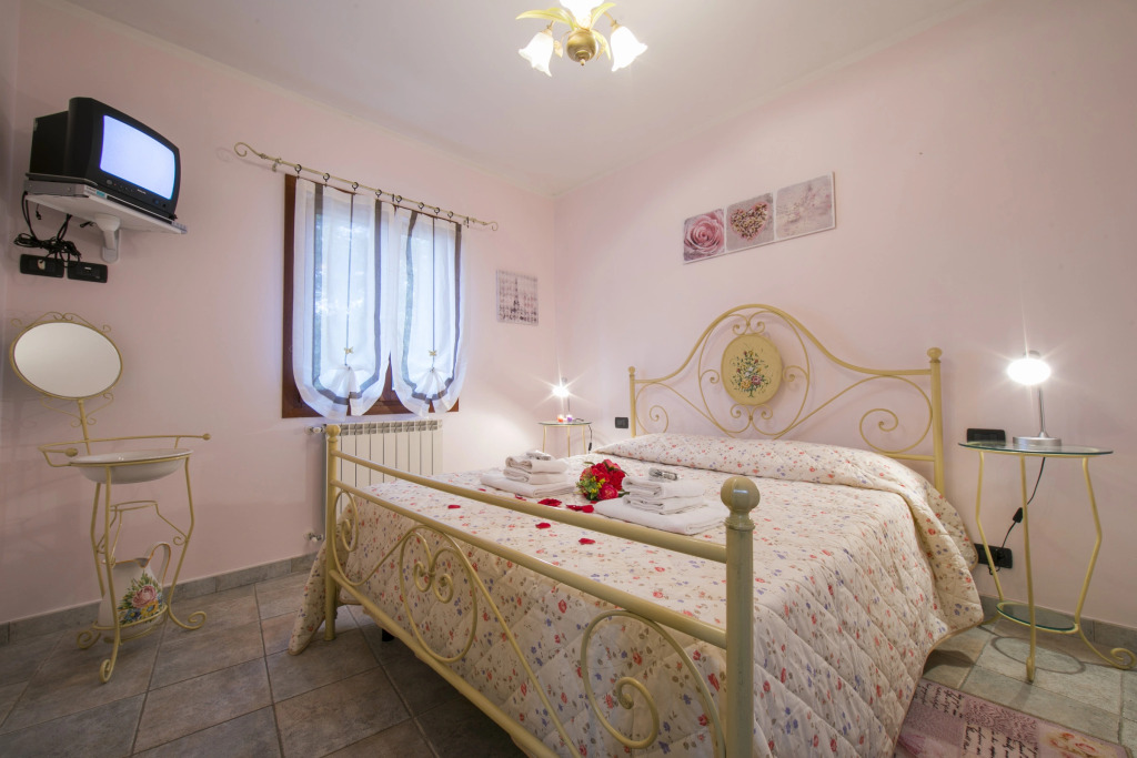 Villa Monte Enrico - With Pool & Jacuzzi - Happy Rentals