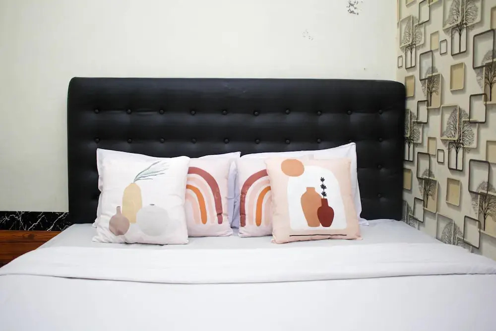 Santana Guest House by OYO Rooms