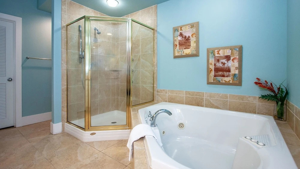 Poolside Condo With Bay Views - Unit Crc0309