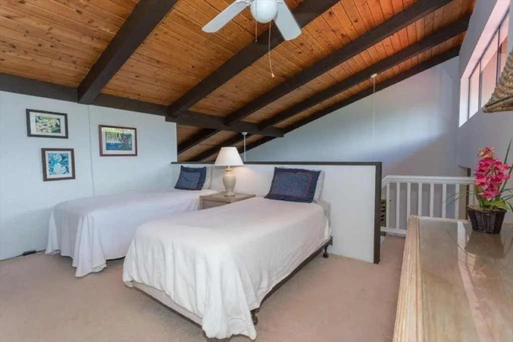 Hale Kania Kai - Surf & Racquet 3302 top floor 3bd/2bth