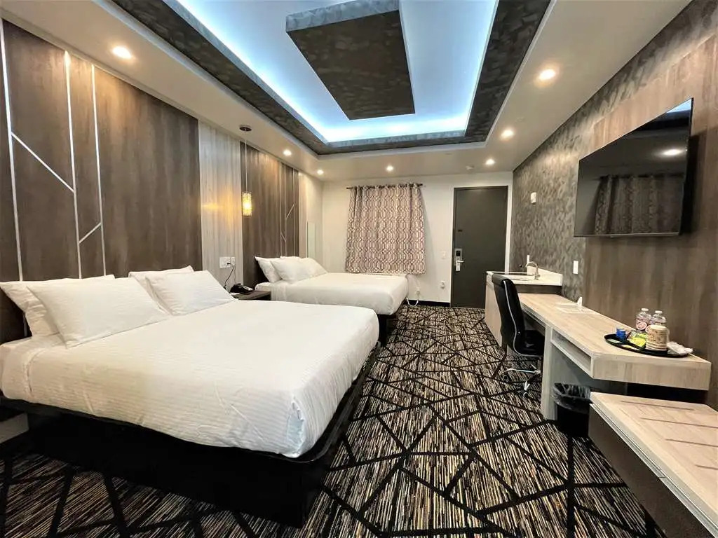 Comfeeni Inn and Suites