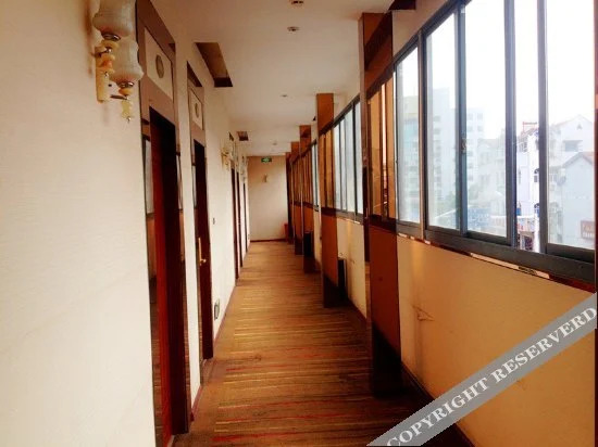 Tianhong Hotel (Wuhan Jiangxia Vocational and Technical College Fourth Middle School)