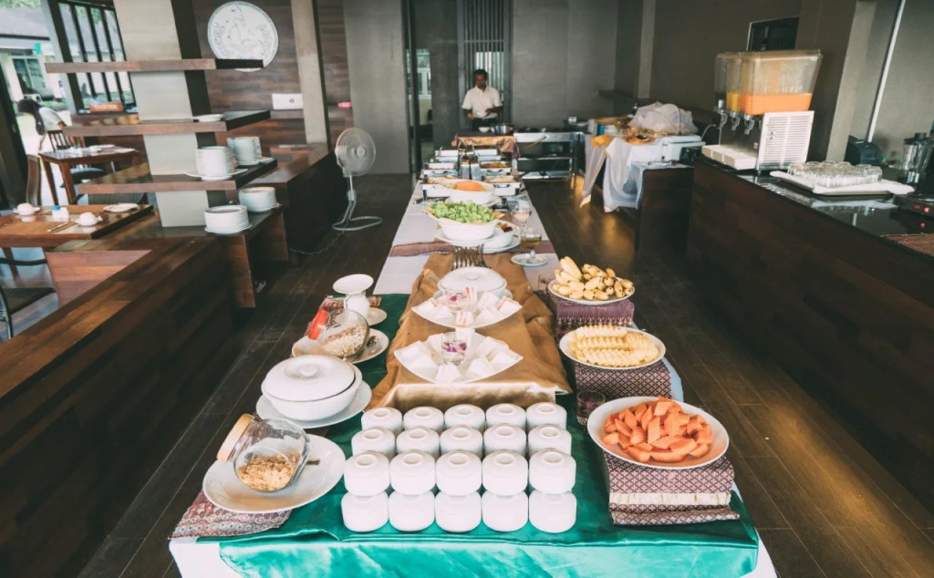 Tonsai Bay Resort