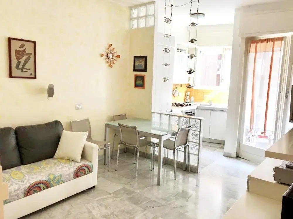 4 bed Apartment in Milano 7 min Duomo up to 6 Peop