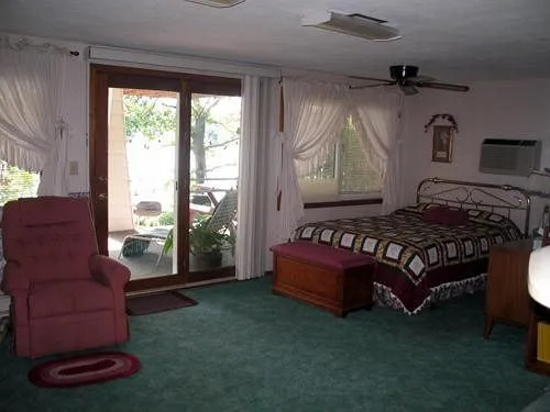 Lakeshore Bed & Breakfast