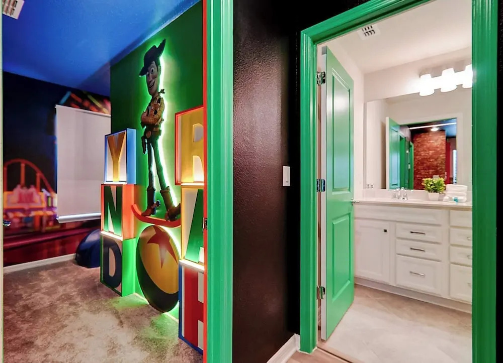 Family Townhome w/ Private Pool Near Theme Parks