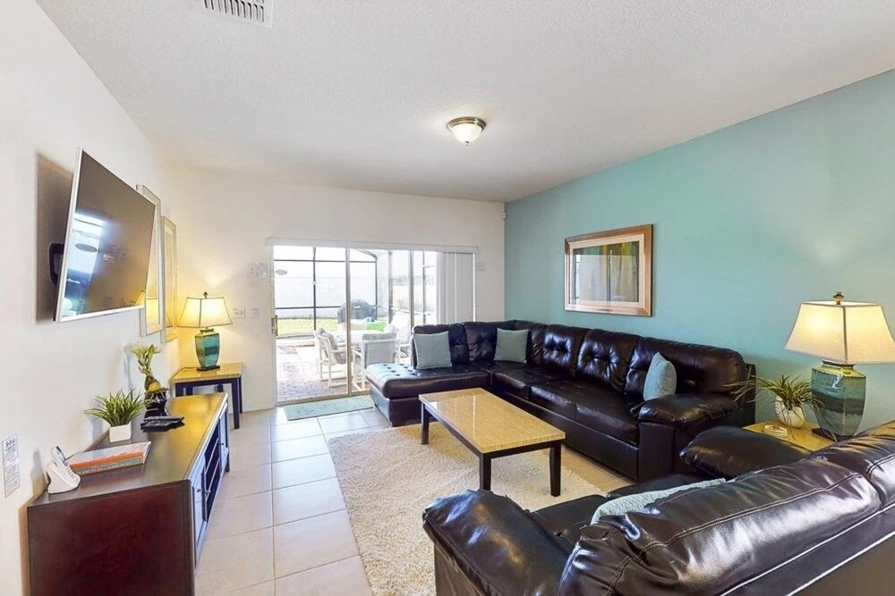 Just Reduced Beautiful 5 Bed Pool & Lots Of Space 5 Bedroom Home by Redawning