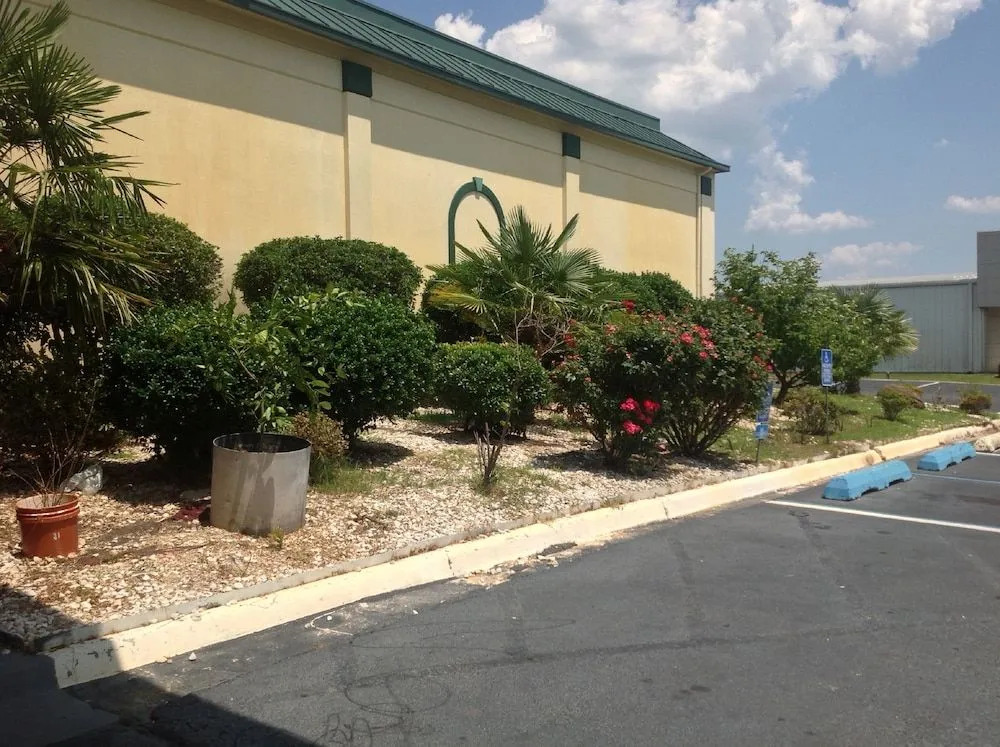 Super Inn & Suites by OYO Milledgeville