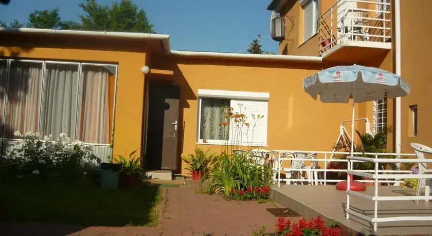 Youth Hostel Villa Benjamin - Siófok