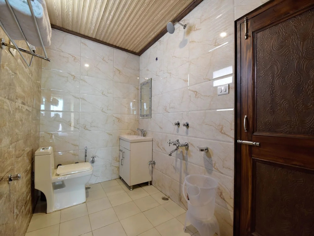 OYO 13348 Home Exotic 2BHK Naggar Road