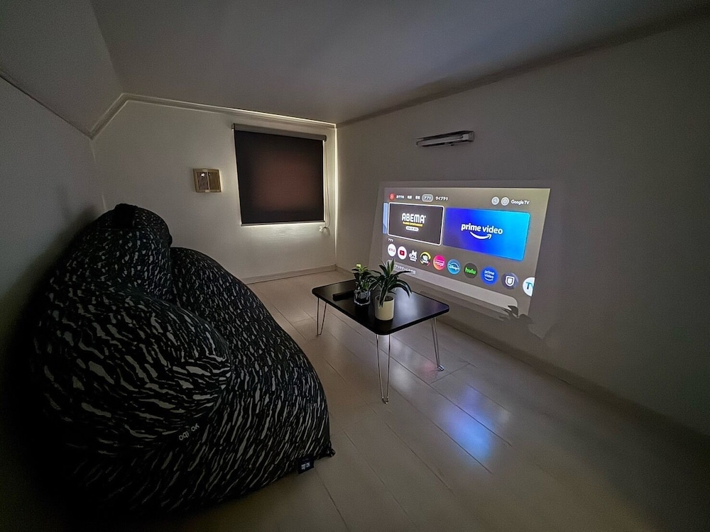 Soshigaya Apartment by Tranova
