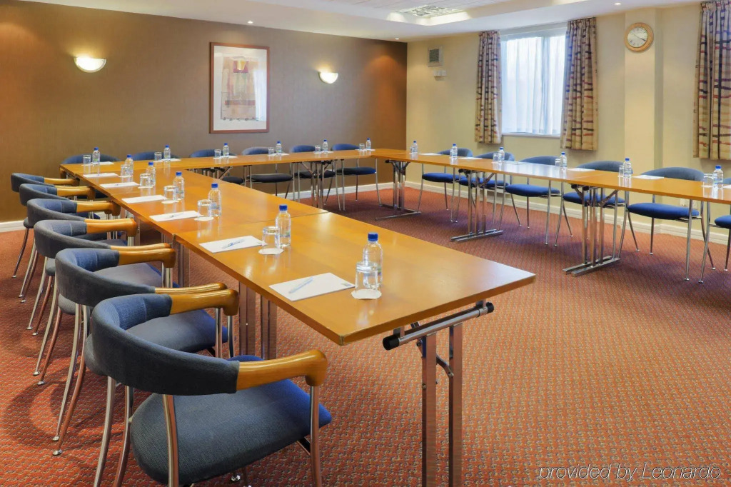 Knowsley Inn & Lounge