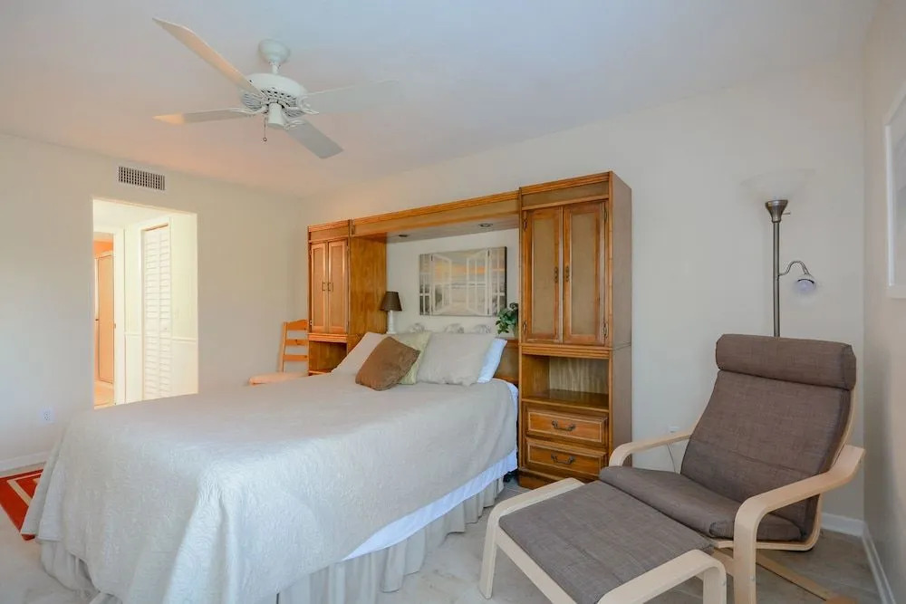 SC109 Sea Woods by RedAwning