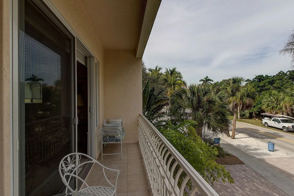 534 Avanti Villa on Grand Canal 4 Bedrooms 3 Bathrooms Townhouse