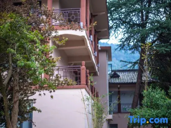 Zhangjiajie Tianchong Yunhai Courtyard Hotel-At the East gate of Zhangjiajie National Forest Park English Butler, Free Luggage Storage, Tour Plan -reserve tickets for various scenic spots-Self-Service Laundry