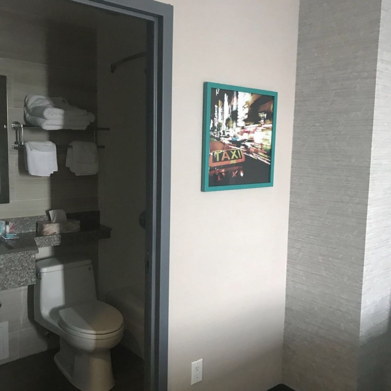 LeTap Hotel near AirTrain JFK Airport