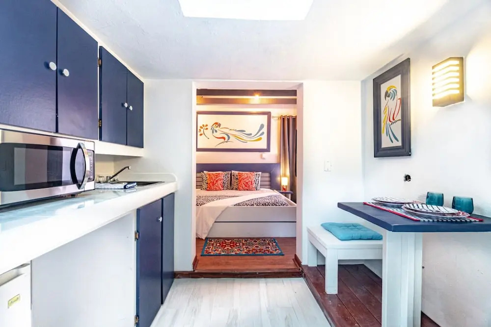 Parrot Cottage at Love Beach Pool
