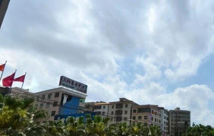 Huizhou Three Suns Hotel