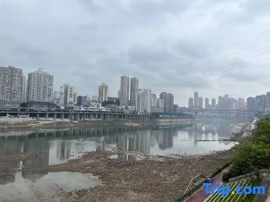 Ruisen River View Esports Hotel (Jiangbeizui Liujia Wharf Branch)