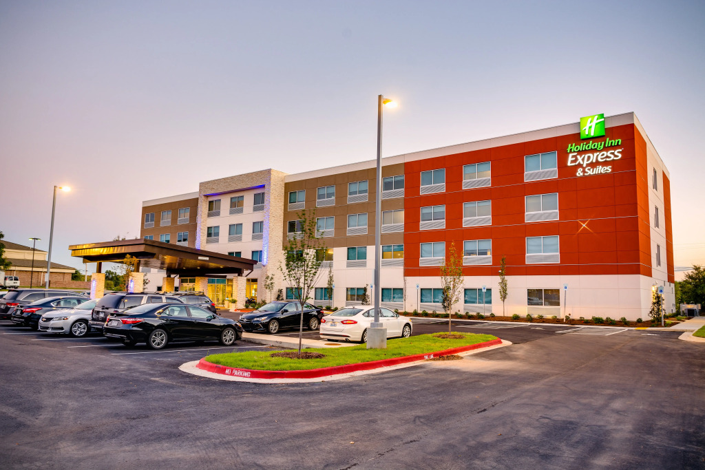 Holiday Inn Express & Suites Russellville by IHG