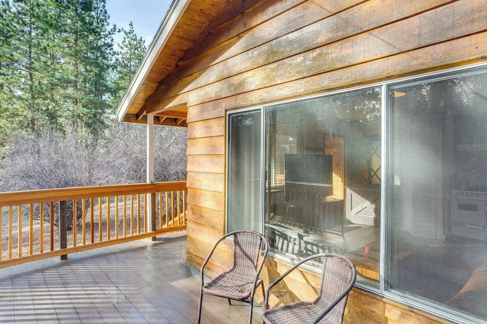 2 Mi to Big Bear Mtn Resort: Cabin w/ Updated Deck