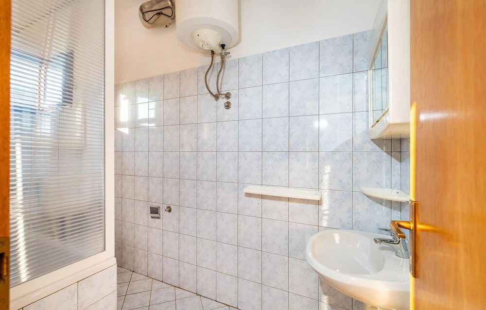 Awesome Apartment in Modric With 2 Bedrooms and Wifi