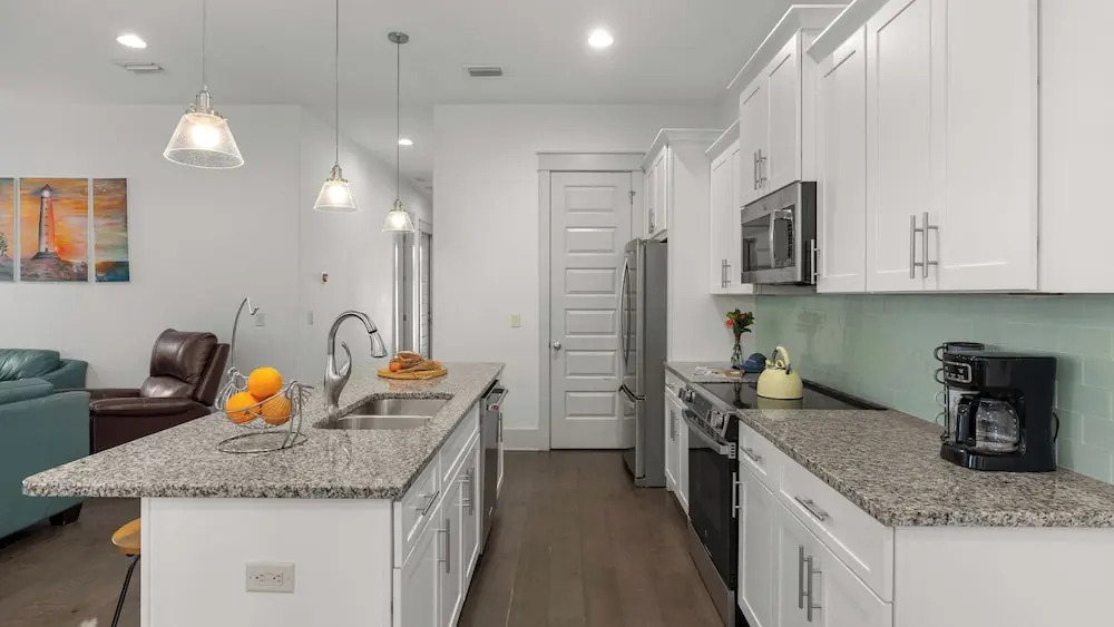 Sea Love by Avantstay Beach Home + Sleeps 16 Mins to Miramar Beach + Community Pool Group Stay